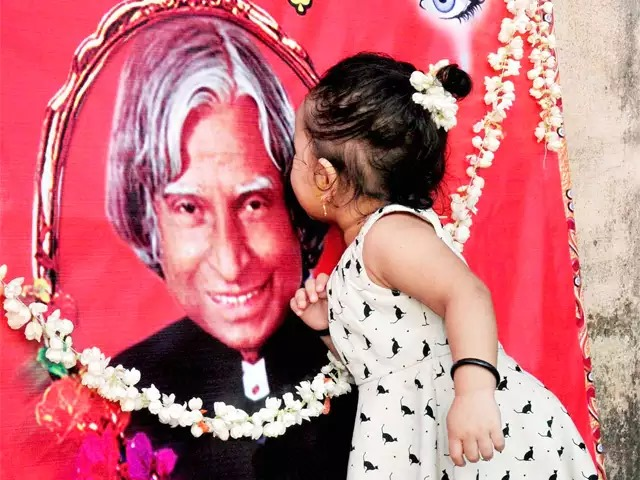 BhuneshSharma16's tweet photo. Happy Dussehra and world students day guys.
Smile for all will ensure APJ Abdul Kalam vision for India. https://t.co/Q9vXB9Lgin