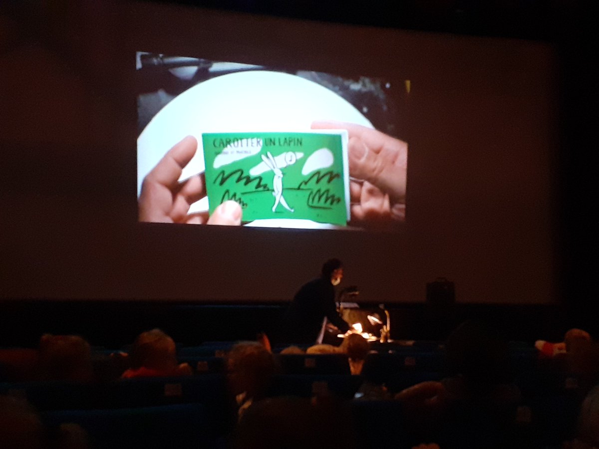 Le 5 octobre, les MS et GS ont participé au 1er festival #cinefilou du cinéma de Gacé. Ils ont assisté à la projection de "la ronde des couleurs" et à une animation sur le phonotrope.