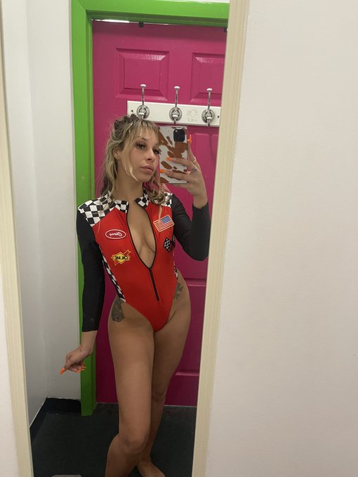 I&rsquo;m tryna lube u in a jiffy https://t.co/OzYwvSI9Yj https://t.co/0w7lseapGK<a href="/tag/happyhalloween"class="tags"><span>#happyhalloween</span></a>