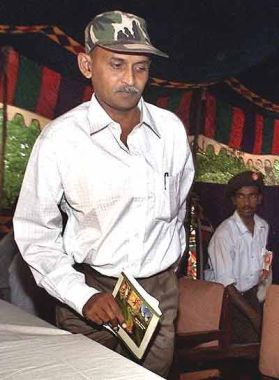 Hemanth_barghav's tweet photo. ఆరోజుల్లోనే నిట్ లో బిటెక్ చేసి A క్లాస్ జీవితాన్ని వదులుకొని సామాన్య ప్రజల హక్కుల కోసం పోరాడడం అంటే మామూలు విషయం కాదు......అది అందరికీ సాధ్యం కాదు.........#RIP#RK💐 https://t.co/8WuXC0GVBz