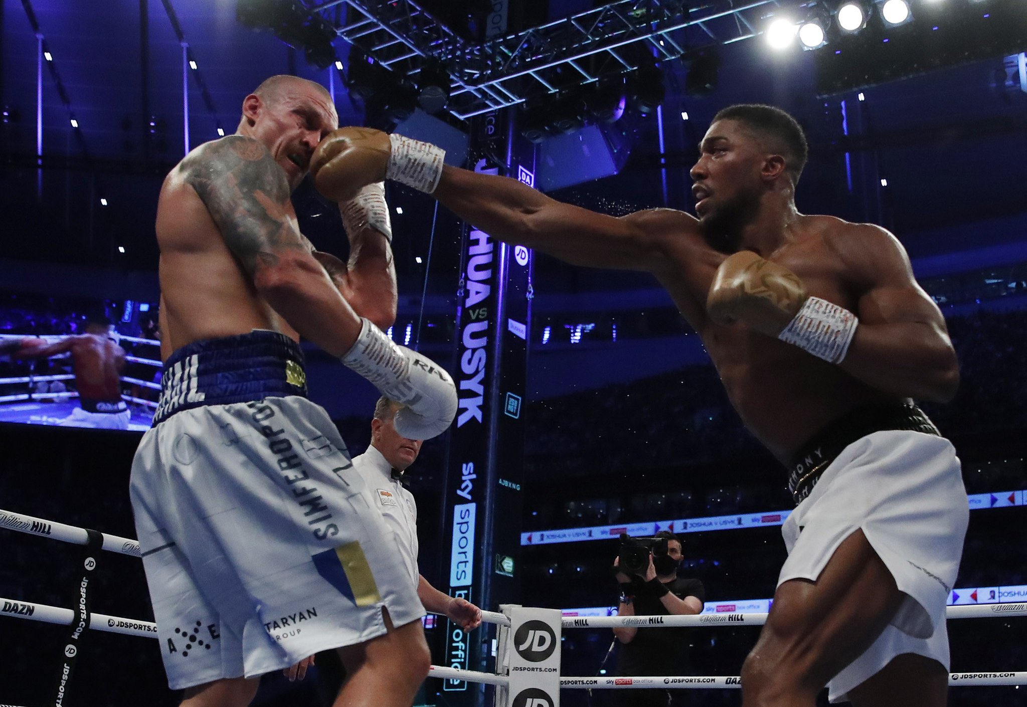 Happy birthday  Anthony Joshua
You are our Champ all day everyday.   