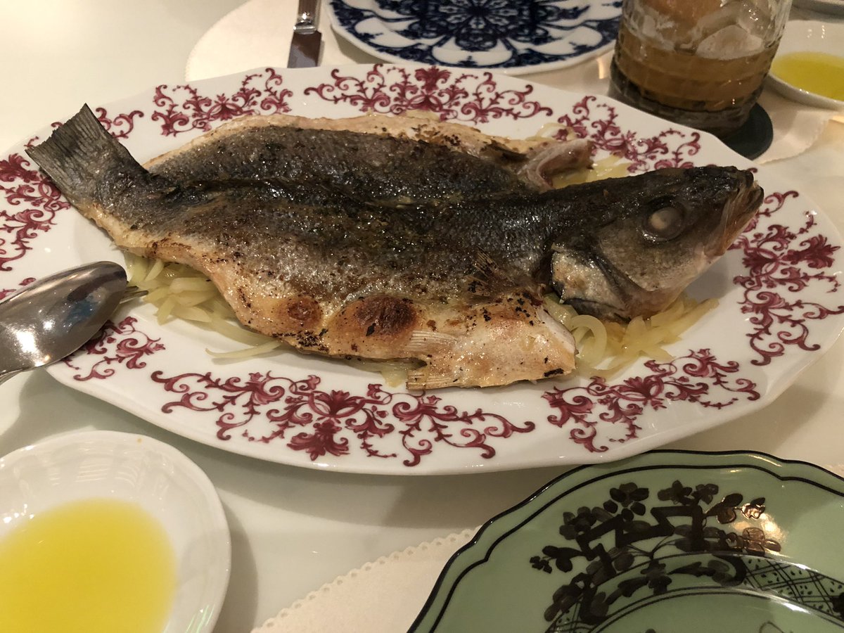 AnnieChau4's tweet photo. New Venetian coffeehouse in the heart of Central ❤️🇮🇹 #seabass alla Mediterranea &amp; prawn linguine https://t.co/Py9X7jmB5p