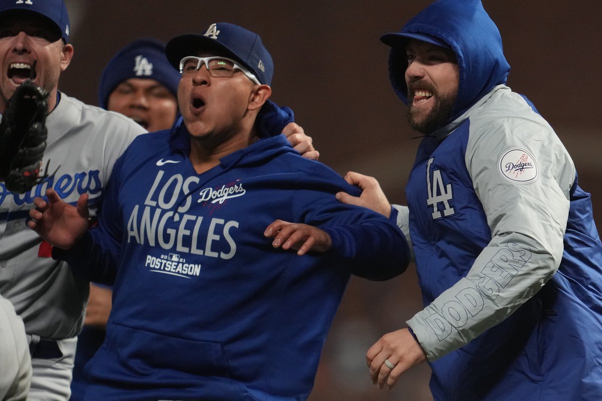 SportsNetLA's tweet photo. Dodger Blue in The Bay. 💙

#Dodgers x #RepeatLA https://t.co/MUmjVACJJG