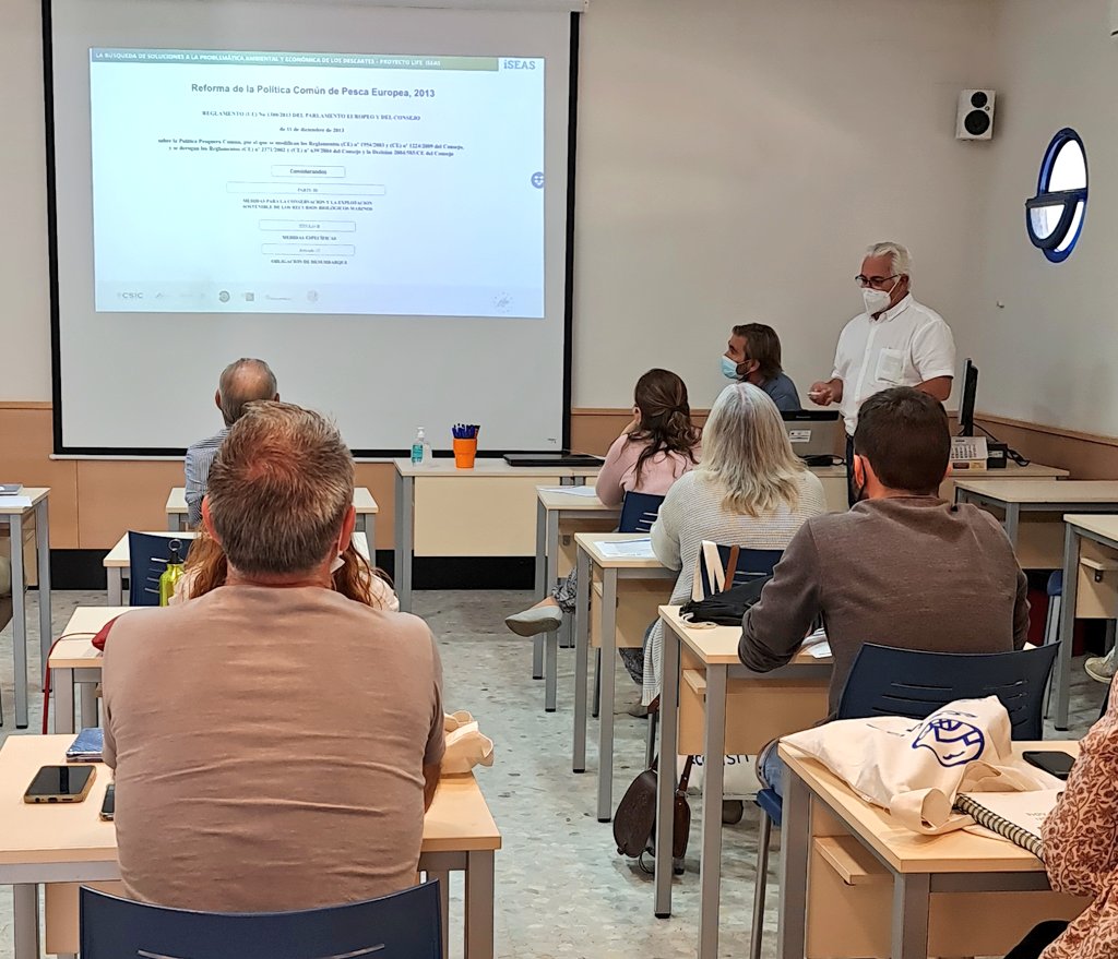 ProyectoEcofish's tweet image. Ricardo Pérez Martín @IIM_CSIC @CSIC @CSIC_VAACT participa en las Jornadas de difusión del Proyecto ECOFISH + presentando el Proyecto #GEOCAP : Integración de bases de datos de capturas totales en una infraestructura espacial para la gestión  #sostenible de la #pesca
@univcadiz