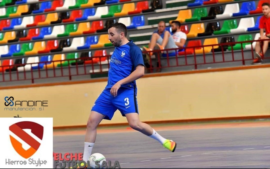 EL COMANDANTE. Dentro de la pista, no hay dos como él. Se sube a este barco para remar como el que más. Siempre en nuestro equipo, con él al fin del mundo. ¡CON TODO!

3. SAMUEL