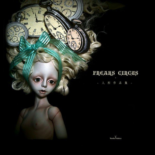 vanilla_gallery's tweet photo. ★作家直筆サイン入り★

【＃FREAKSCIRCUS 人形作品集】

ダークでありながら、ポップで愛くるしい人形作品の数々❗️
初期の作品から、個展で発表した最新作まで余すところなくご堪能いただけます👍

ご購入はこちら👇
https://t.co/zqXTcWbWkx https://t.co/wKC12dxFkG