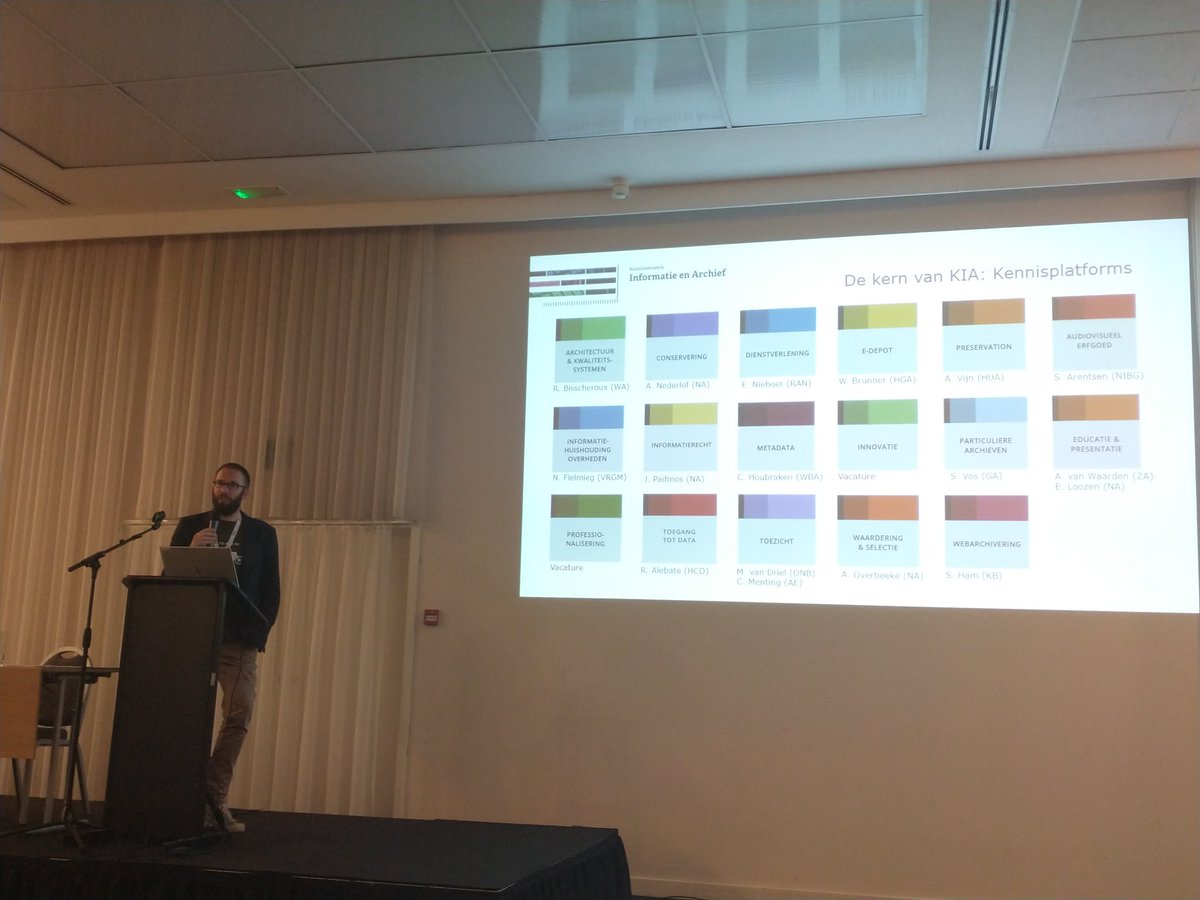 De Nederlandse collega's <a href="/AvdKNA/">Arjen van der Kuijl</a> en <a href="/hpieters/">H Pieters</a> presenteren <a href="/platformkia/">Kenniscommunity Informatie en Archief (KIA)</a> op #iaz2021. Een lichtend voorbeeld voor kennisdeling in de archiefsector in Vlaanderen?