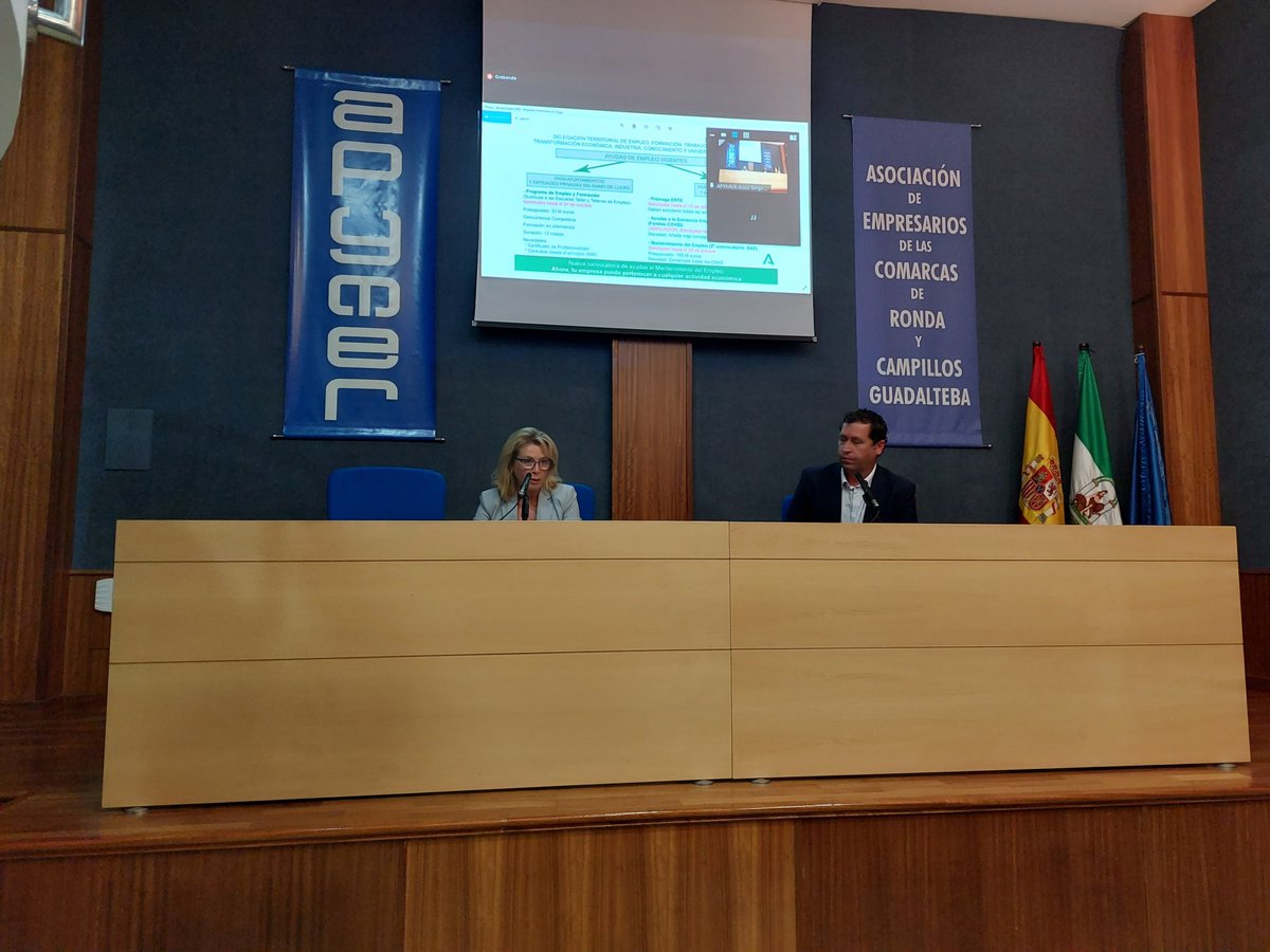 MalagaJuntaEE's tweet photo. La delegada de @EmpleoJunta, Carmen S. Sierra, recuerda junto a Antonio Palma, de @apymer_ronda, que hoy 15/10/21, es el último día para solicitar la prórroga de #ERTE en tu #empresa. En caso de no hacerlo, su ERTE se dará por finalizado a fecha 1 de noviembre. https://t.co/kP2Kupr82v