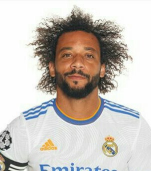 Rancoma_'s tweet image. Desde 1996, hace ahora 25 años, el Real Madrid ha tenido la suerte de contar con dos de los mejores laterales de la Historia para su banda izquierda. Dos grandes del fútbol. Otra pregunta de esas complicadas: Con cuál os quedáis?
🔁 Roberto Carlos
❤ Marcelo
📸 Real Madrid.