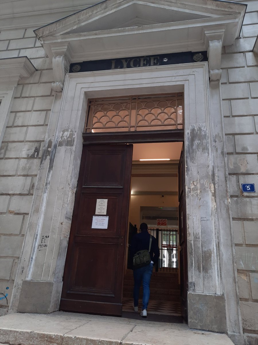 LeBras78173605's tweet photo. Les délégués de la @FSUregionSUD auprès du personnel du lycée thiers de la @MaRegionSud , celui-ci avait de nombreuses questions  sur les évaluations et le cia , la @FSUregionSUD a répondue aux attentes de celui-ci https://t.co/l5ZUBSggbb