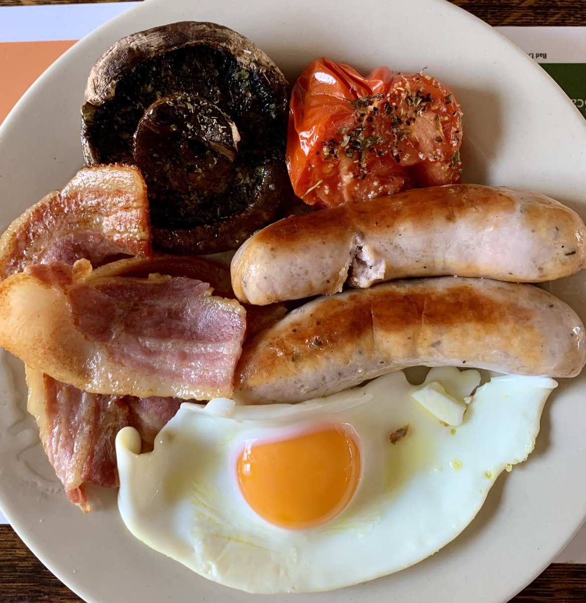 Preparation for hosting our #sugaraddiction weekend! <a href="/Brathay/">Brathay Trust</a> <a href="/VerHeidi/">Heidi Giæver</a> and I are lining our ribs 💪 #starfishthrowers