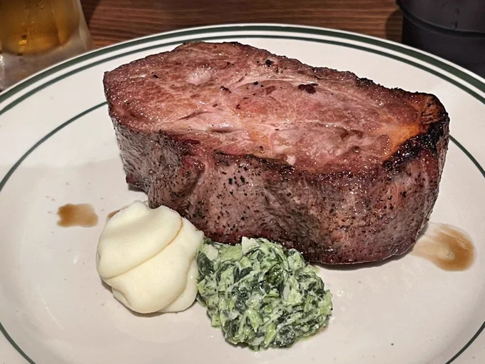 今日はもうダメだ謎に元気がないし肉でも食べたいが焼肉とかトンカツとかって気分じゃない…そうだマロリーだ! と自由が丘に飛びだった殺人サイボーグは富士山に登頂した ありがとうマロリー  ありがとうオデル ありがとうビカール・サン https://t.co/RJWwGKdIKr