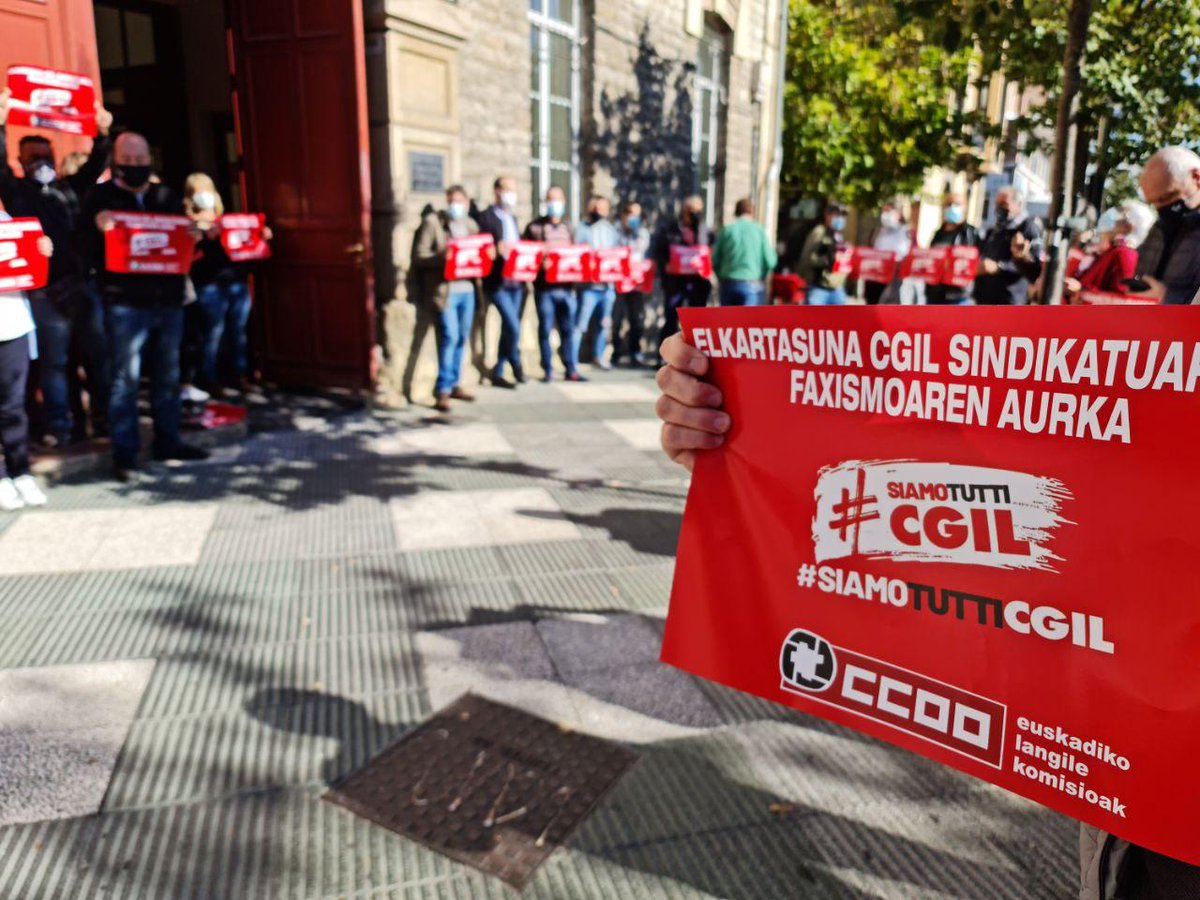 🔴Concentradas hoy en las sedes de <a href="/CCOOeuskadi/">CCOO de Euskadi</a> para mostrar todo nuestro apoyo y cercanía a <a href="/cgilnazionale/">CGIL Nazionale</a>
▶Contra el fascismo 
▶No pasarán! 
🔥Faxismoari hortzak erakutsi! 
#SiamoTuttiCgil
