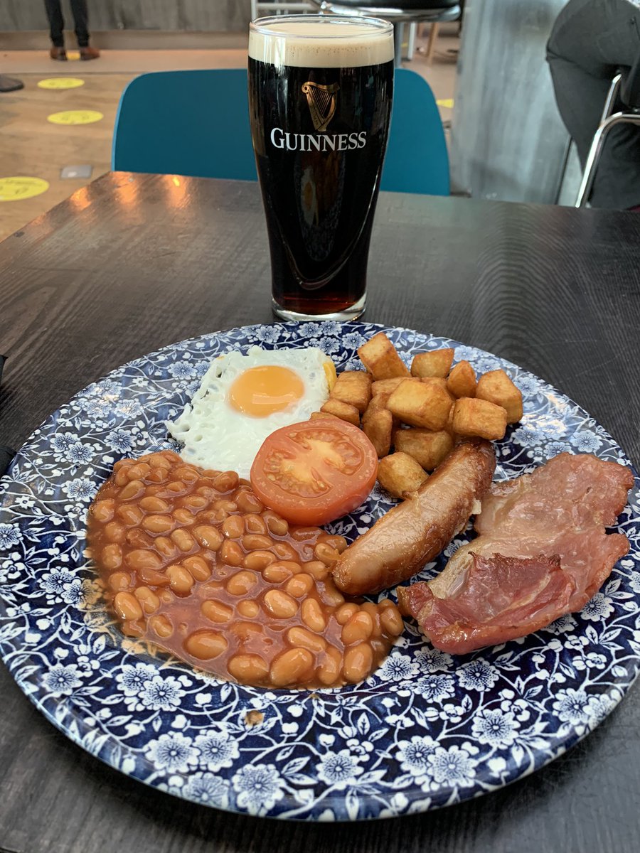usmcaggie's tweet photo. My last #IrishFry and proper #guinness of my #european vacation. It’s been an amazing trip but ready to get back home. I’ll be back to #spain #espana sooner than later. https://t.co/bFvGNWoZmp