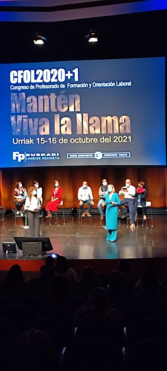 EscilaiCaribdis's tweet photo. #cfol2021 Bonita presentación de @iElenaR y @marlycoga que nos llevan de la mano hacia las buenas prácticas de las compañeras y compañeros FOLeros.
👏🏽👏🏽👏🏽👏🏽 https://t.co/A3t9ne0Xtd