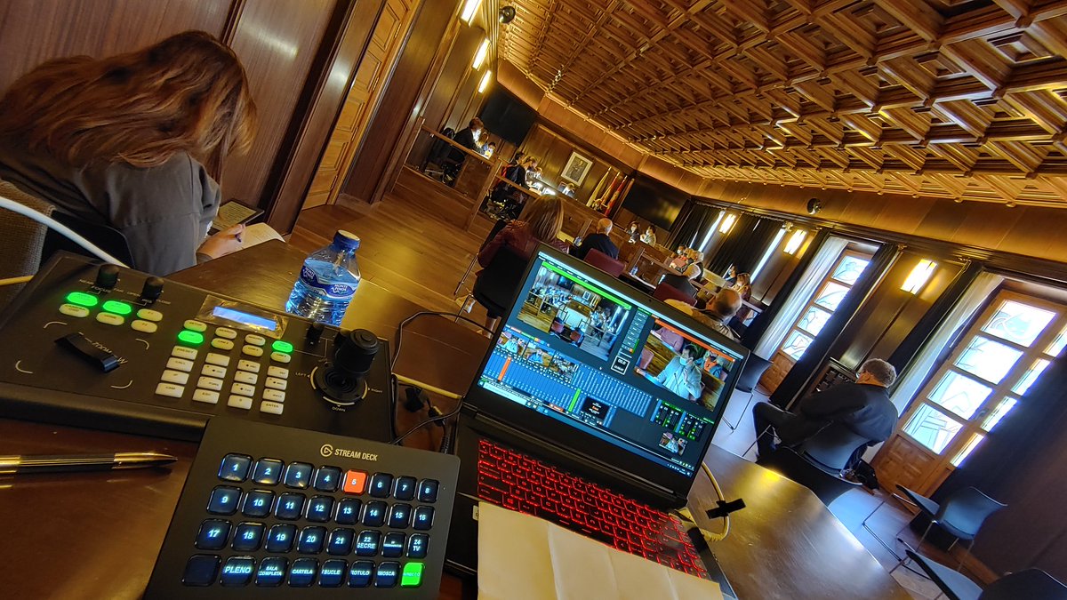 El <a href="/Ayto_Soria/">Ayuntamiento de Soria</a> estrena salón de plenos en el cual hemos implementado un sistemas de streaming automatizado formado por 3 cámaras PTZ NDI gestionadas con VMix y controlador StreamDeck.
