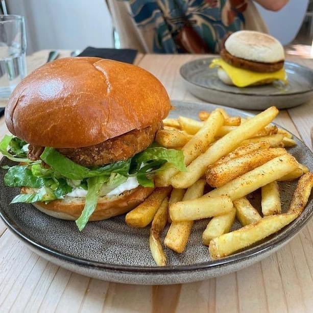 pottscoffee's tweet photo. Our ‘Mayo Chicken’ is made using Seitan from the awesome @guacnrollkitchen 🌱 served everyday from 11am or available from Just Eat by clicking the link in our bio! 💚

#coffeeshop #vegancafe #veganfood #instafood #liverpool #pottscoffee #liverpoolvegans https://t.co/Hq6LqMaam8