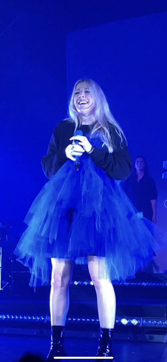 elliegoulding90's tweet photo. But I had the best time watching Ellie perform songs I’ve never heard live. It was so touching to be a part of such an intimate moment in her career. Many tears were shed 💕 @elliegoulding #bbtour https://t.co/3YzoMd3HxM