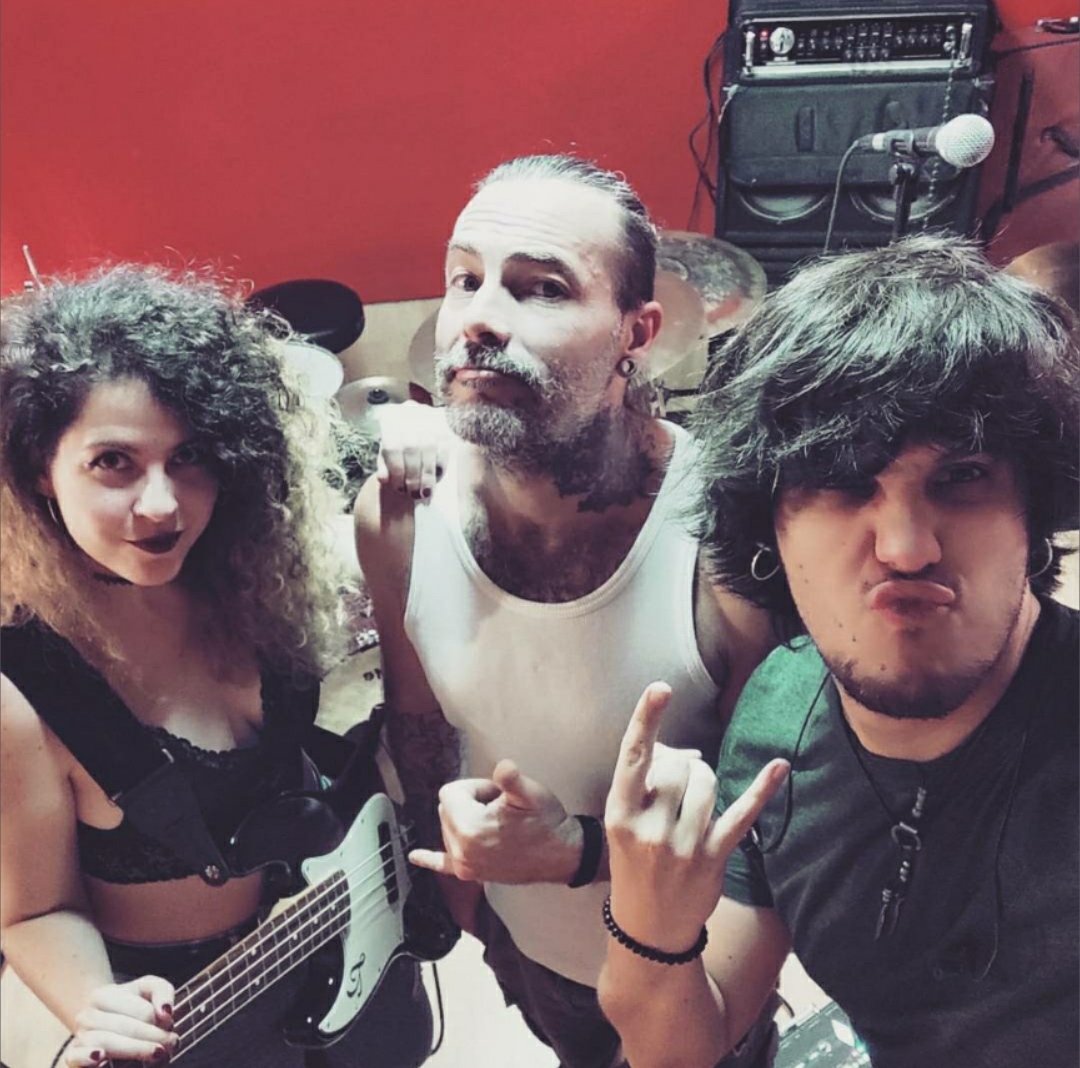 torredemarkfeel's tweet photo. Zamora, este finde a darlo todo! Nos despedimos 🔥
✴️ Sábado 23h en La Selvátika. Último eléctrico! 🎸⠀
✴️ Domingo 13:30h vermú acústico en el Flamingo!⠀
Últimas fechas hasta 2022! Volveremos con el 2º disco, 'Monstruos'! ☠️ Nos vemos!
⠀
#markfeel #envivo #rock #alternativo https://t.co/StBRjryZv2