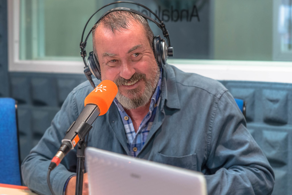 yuyudecai's tweet photo. Ayer se nos marchó nuestro compañero Alberto Pettenghi, más conocido como Hugo de Veró. Se nos fue trabajando, trabajando en hacernos reír, como llevaba años haciendo en esta casa. Un gran tipo y un gran compañero. Abrazo a sus amigos y familiares. DEP https://t.co/JlcSdsxzty