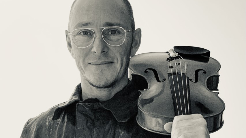 abcconvos's tweet photo. When @EadricAyres has faced a challenge in his life — like comforting his mother after she suffered a stroke — music has always been there.

During his biggest struggle he stopped playing. Then something brought the music back, sweet and strong: https://t.co/BUt6lXidBX #podcast https://t.co/1mom4fSehA