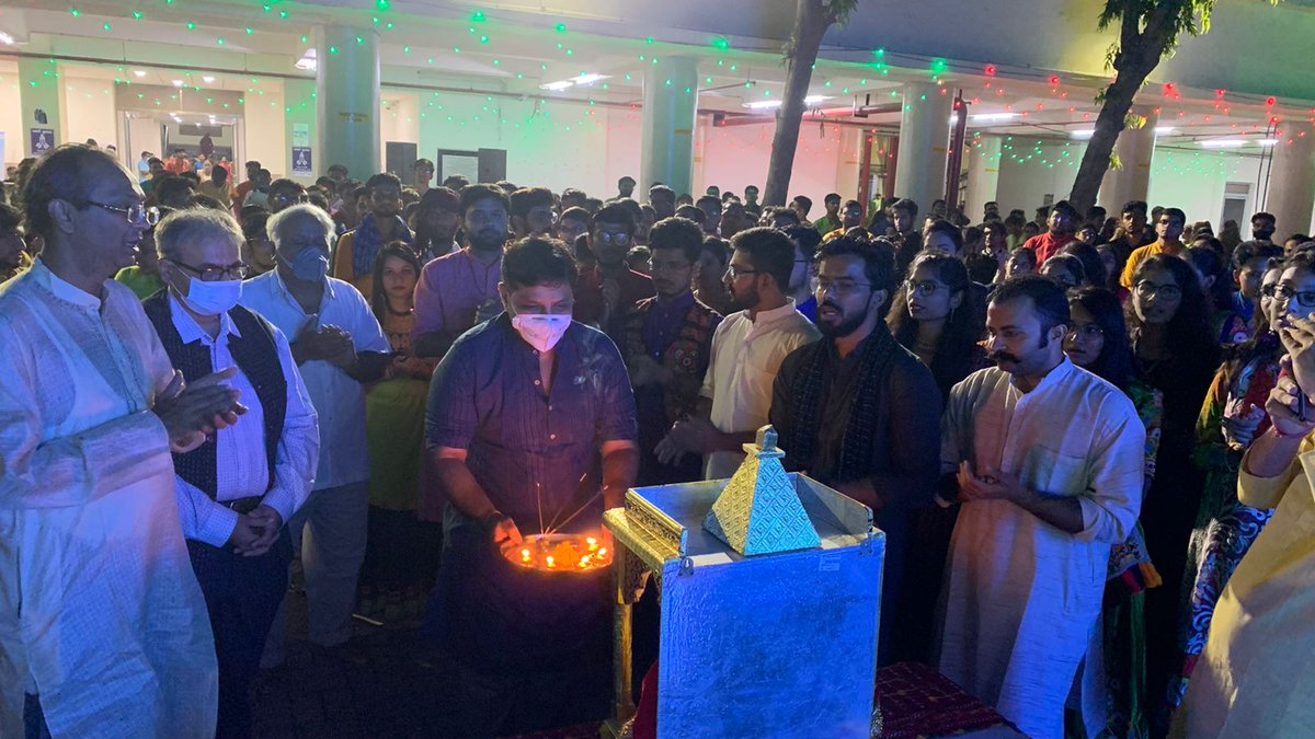 Being invited &amp;honoured by students of B.J. Medical College for Maha Aarti of Navmi #drjpmodi  this shows a great leader can do wonders &amp; leaves its mark in hearts of every student whose inspiration he is&amp;In order to become Gold u need to jump in fire this is wht its all about .