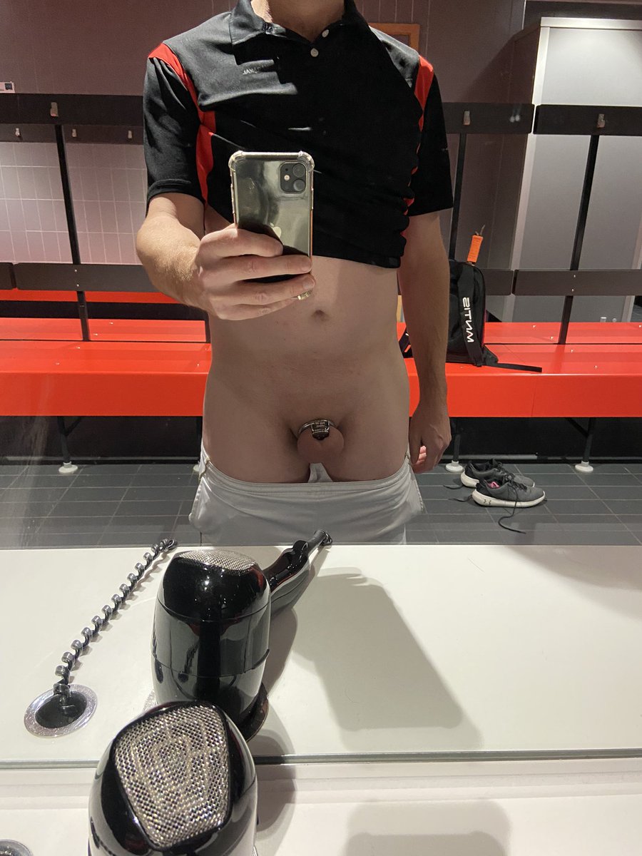 amc22_nsfw's tweet photo. Locktober continues even in the gym #locktober #teamfag #teambottom #teamlocked https://t.co/iMlJNgiymr