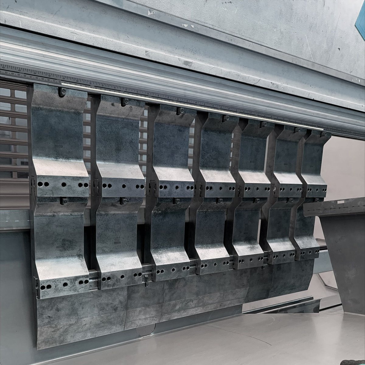 opiegroup's tweet photo. Can your sheetmetal folding contractor do this? We've made a 550mm high upper tool, using 2 lots of 200mm high upper tool extensions to fold super deep 4 sided box 350mm deep. We have enough tool extensions to do the a 4 metre bed at double depth. Where only #opiegroup will do! https://t.co/9wdjMnP6Ou