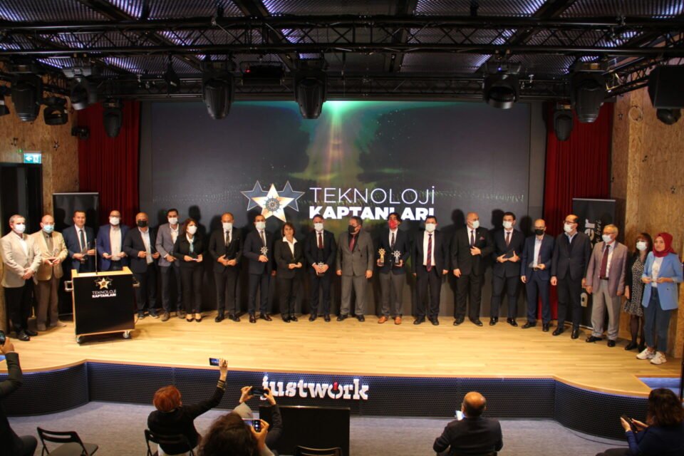 Teknoloji Kaptanları Ödülleri sahiplerini buldu

bthaber.com/teknoloji-kapt…

Töreni izlemek için; BZetkinlik.com

#kaptanlar <a href="/ictsummitnow/">Bilişim Zirvesi</a> <a href="/M2S_official/">M2S Araştırma</a> <a href="/bthaber/">BThaber</a>