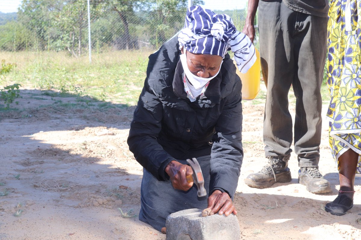 tafchirinda's tweet photo. Happy International Day of Rural Women!

Women play important roles in the rural economy as farmers, wage earners &amp; entrepreneurs. They take responsibility for the well-being of the family members, including food provision &amp; care for children &amp; the elderly. #RuralWomen https://t.co/rNIjraJMjr
