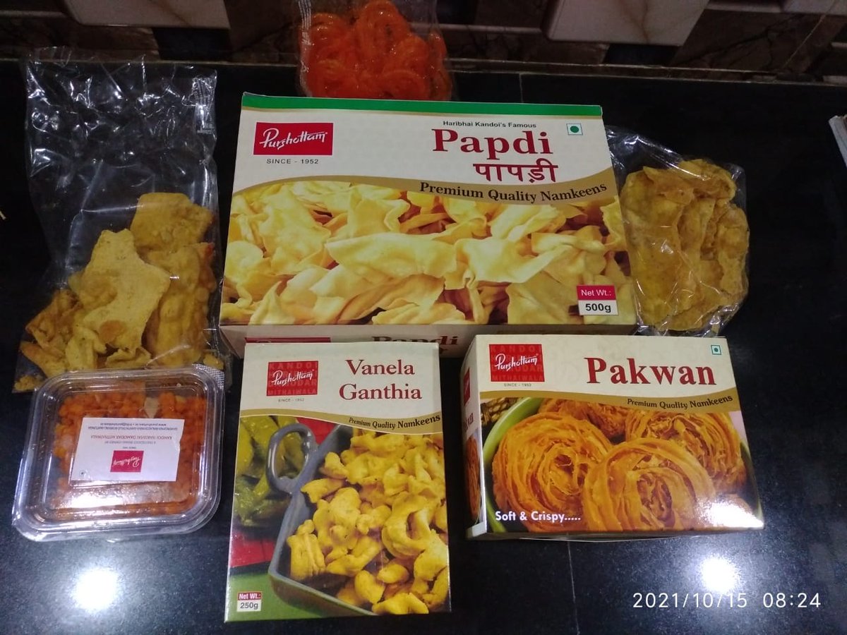urvashikhona's tweet photo. For we #Gujjus #Gujrati s #Dusshera is tempting day - with mandatory #Jalebi n #Faafda to start our day!! N this is also on #Diwali #Gudipadwa as for us it's !!! KHAVAANU PIVAANU MAJJA NI LIFE !!! π
π
π€π€πππππππ HAPPY DUSSHERA TO ALL!! https://t.co/TpkyZ877Rz