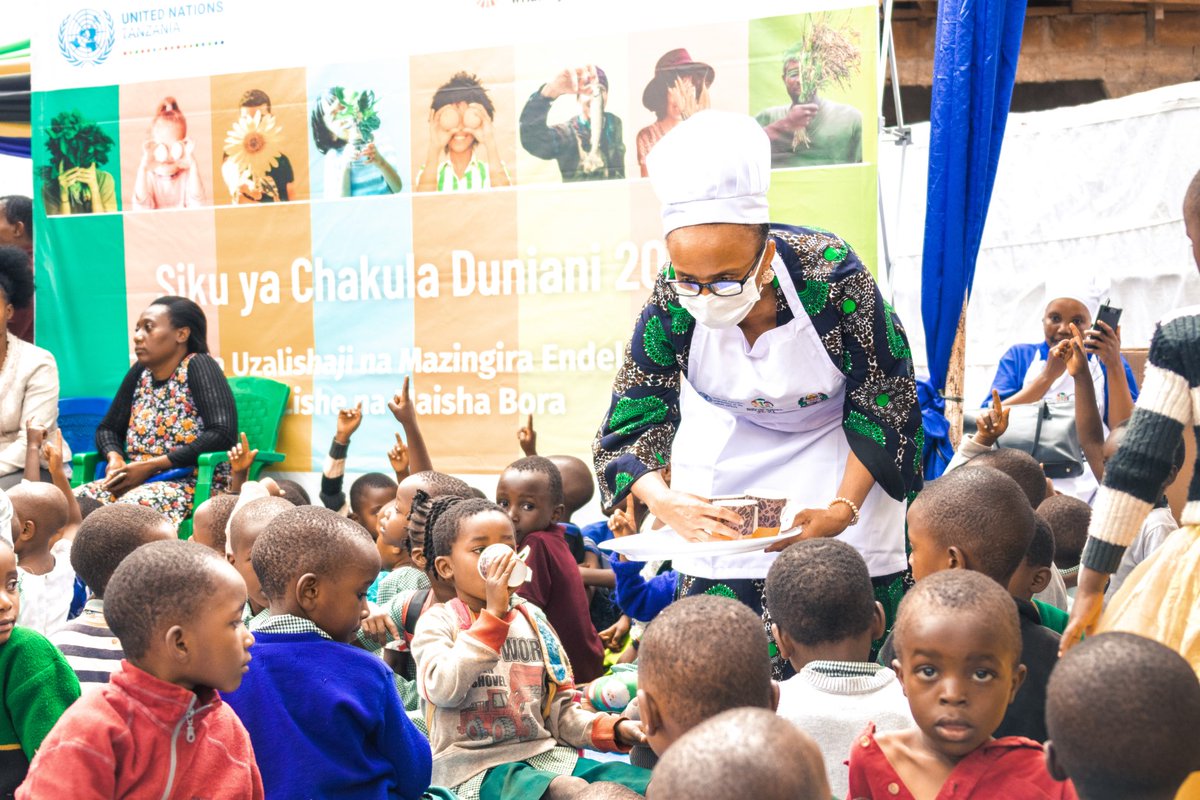 FAOTanzania's tweet photo. With support from @FAO, Zena Mshana, a young Tanzanian agripreneur thrives in the nutritional food business.

She joins UN agencies &amp; partners in educating communities on the nutritional value of biofortified foods, maize, beans &amp; Organge-Fleshed Sweet Potatoes.

#WorldFoodDay https://t.co/LUfFz659bM