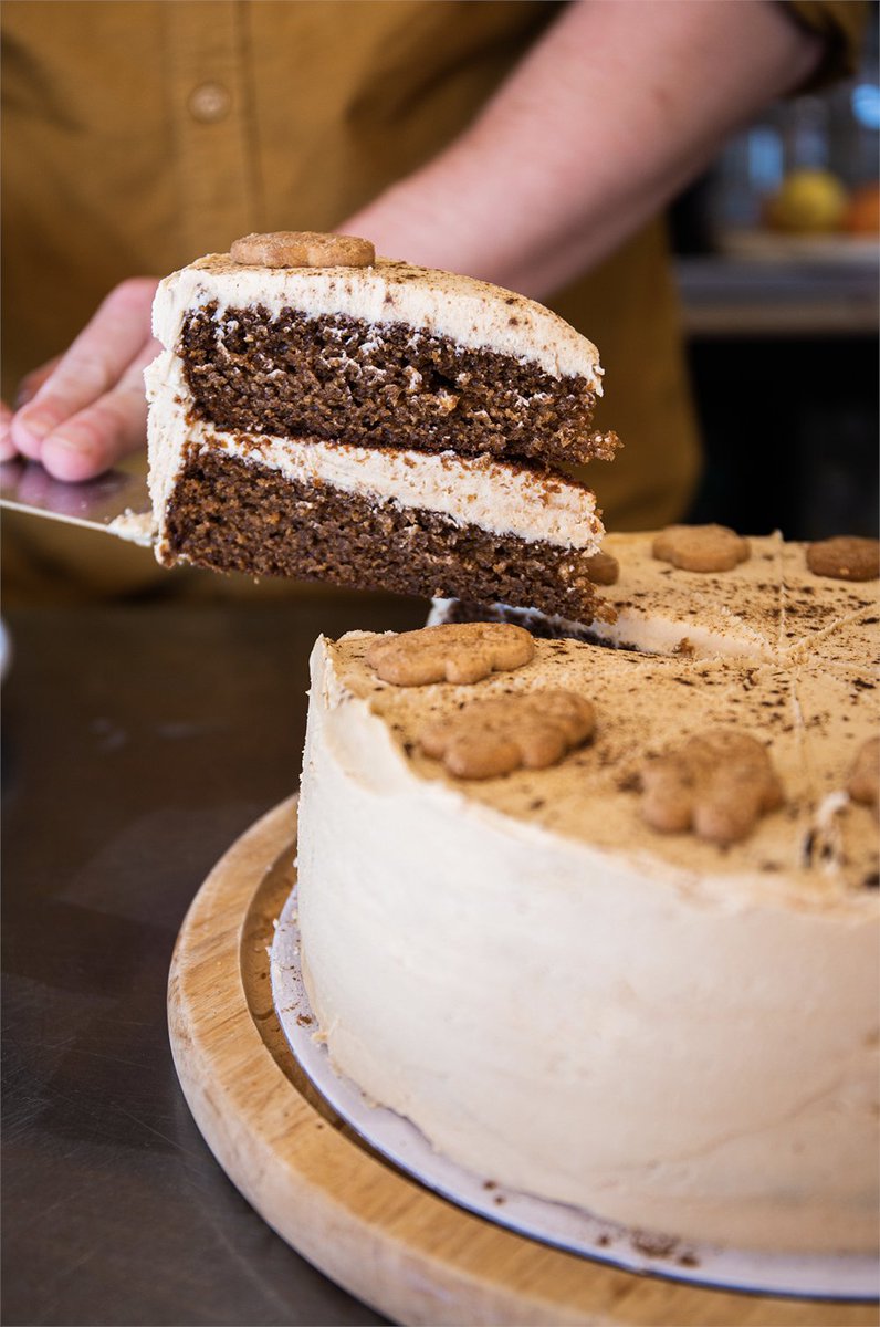 HiveBeachCafe's tweet image. On Fridays we eat cake 🍰Who agrees???

📸NEW - Caramel &amp;amp; gingerbread cake make fresh at The Hive Bakery in Burton Bradstock

#hivebeachcafe #hievbakery #gingercake #cake #dorset #bridport