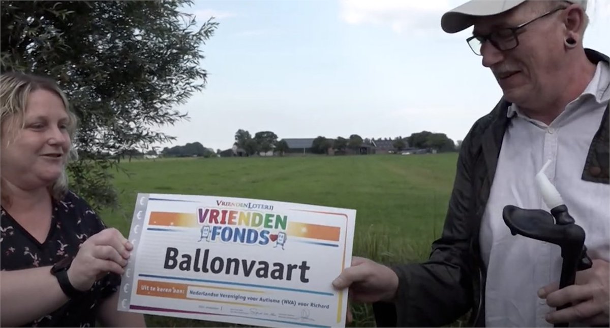 We zijn heel blij met onze #vrijwilligers! Bij NVA Brabant is Richard onze steun en toeverlaat. Daarom mochten wij hem namens de VriendenLoterij verrassen met een ballonvaart. #NVA #NVANoordBrabant #Autisme #Vrijwilligerswerk #VriendenLoterij autisme.nl/2021/10/14/vri…