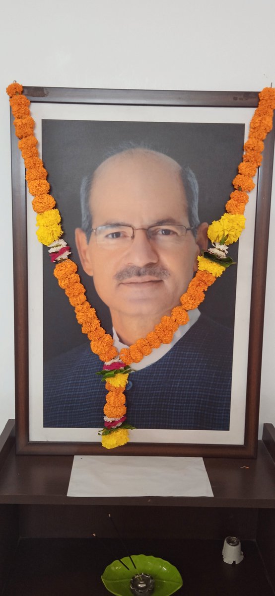narmada_samagra's tweet photo. विजयादशमी-अनिल माधव दवे जयंती (तिथिनुसार विजयादशमी) - नर्मदा समग्र प्रेरणा दिवस के अवसर पर भोपाल स्थित 'नदी का घर' में प्रतिवर्षानुसार भगवान सत्यनारायण का पाठ किया गया।
#AMD_Jayanti #AnilMadhavDave #AnilDave #NS_PrernaDiwas #NarmadaSamagra #NadiKaGhar #Vijayadashmi #Dussehra2021 https://t.co/PvMjncmFyU