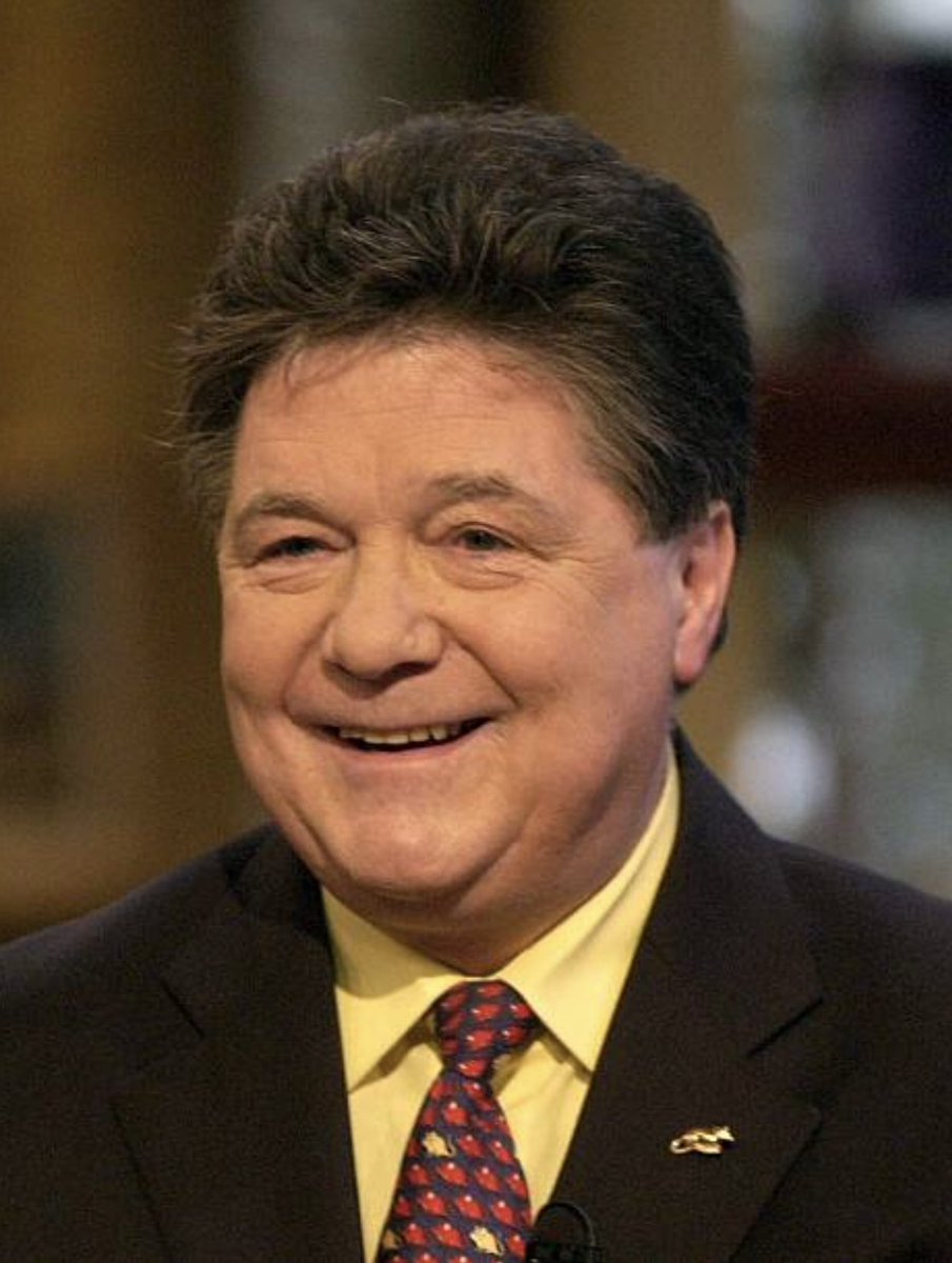 The hilarious Johnnie Casson is this weeks guest. He tells me how he likes to keep his act clean, working with The Beatles and how he loved playing Dame.

Listen for free linktr.ee/pantopodcast