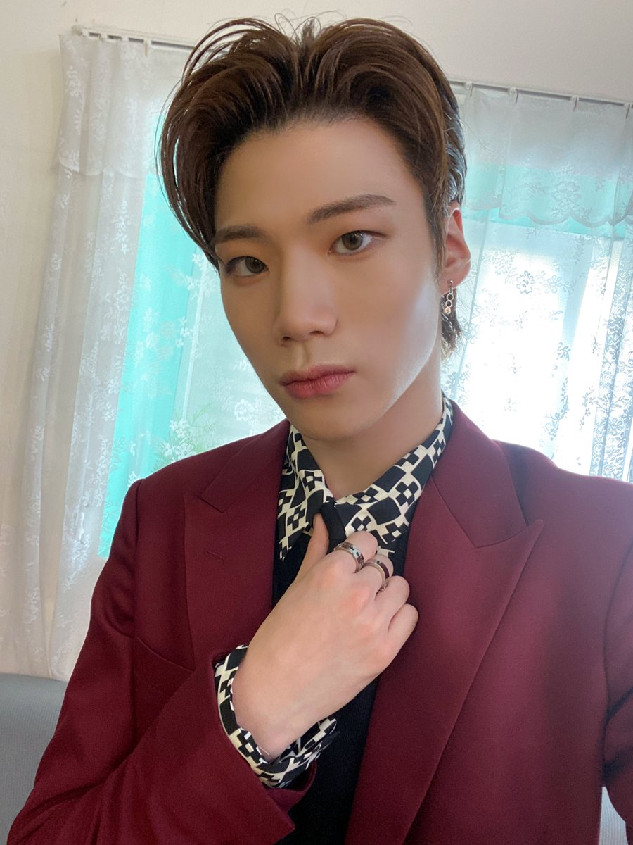 WUZO_BLITZERS's tweet photo. [📷][#BLITZERS]
BLITZERS 실수 좀 할게 Suitdance Behind Selfie #크리스 #CHRIS
​
#블리처스 #실수좀할게 #WILL_MAKE_A_MISTAKE #수트댄스 #BEHIND #비하인드 https://t.co/nvGDXjRw8i