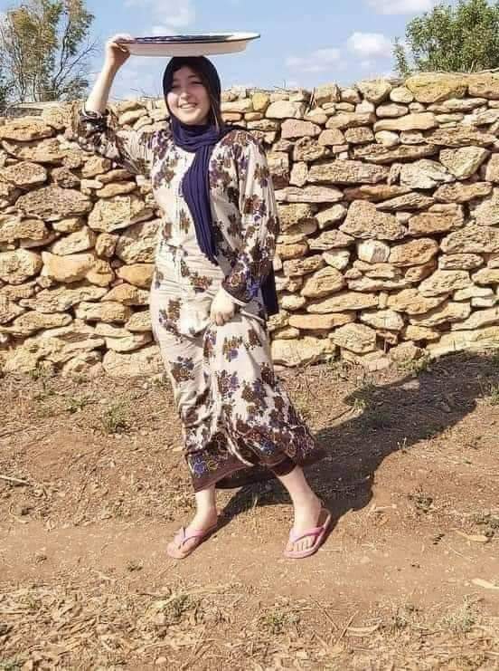 دليلي....باكه...من.عندي...ونسباه
وريد..اعرف.هله....ياهم...ونسباه
بلكي..تصيرلي...قسمه......ونسباه
بحلال.الله.وعلى.سنة.نبيه....
🌹
        🌹