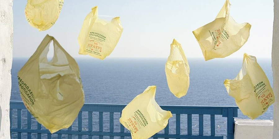 RakhaLtd's tweet photo. Lets make this beautiful world plastic waste free 🌍

Evidence highlights a rapid expansion of the Great Garbage Patch. 

We urge fashion businesses to minimise plastic waste from supply chain processes ♻️

Source: (Lebreton et al, 2018)

#plasticfreefuture #rakhaofficial https://t.co/DS18uqd7lD