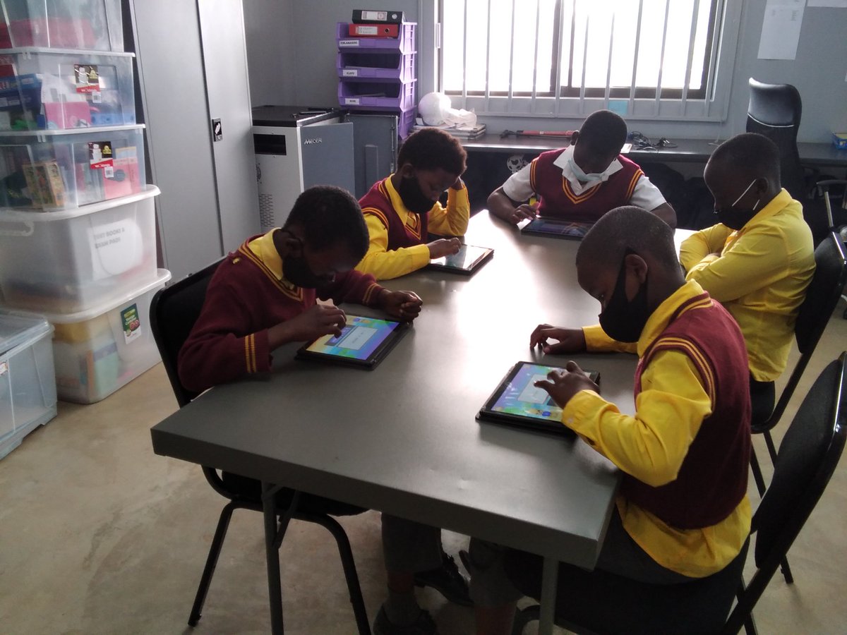 Hlami19's tweet photo. Sentence construction with learners from Ndimande #openlearningacademy @DumphriesDLC @GwfOnline https://t.co/5yf5PnrVlj