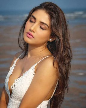AhmedFarisaa's tweet photo. Who is more pretty according to you?
Retweet for #DonalBisht 
Like for #VidhiPandya
#BiggBoss15 https://t.co/ch14Kfj4Mm