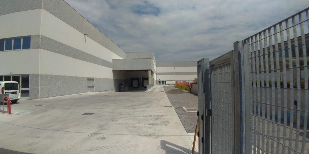 Deleosrl's tweet photo. Work in progress 👷‍♂ Procedono i lavori al capannone industriale di Liscate. E' una soddisfazione anche per noi vedere i progetti dei nostri clienti che prendono forma.
#edilizia #cantieri #progettazione #bim https://t.co/GHLHXGkozr
