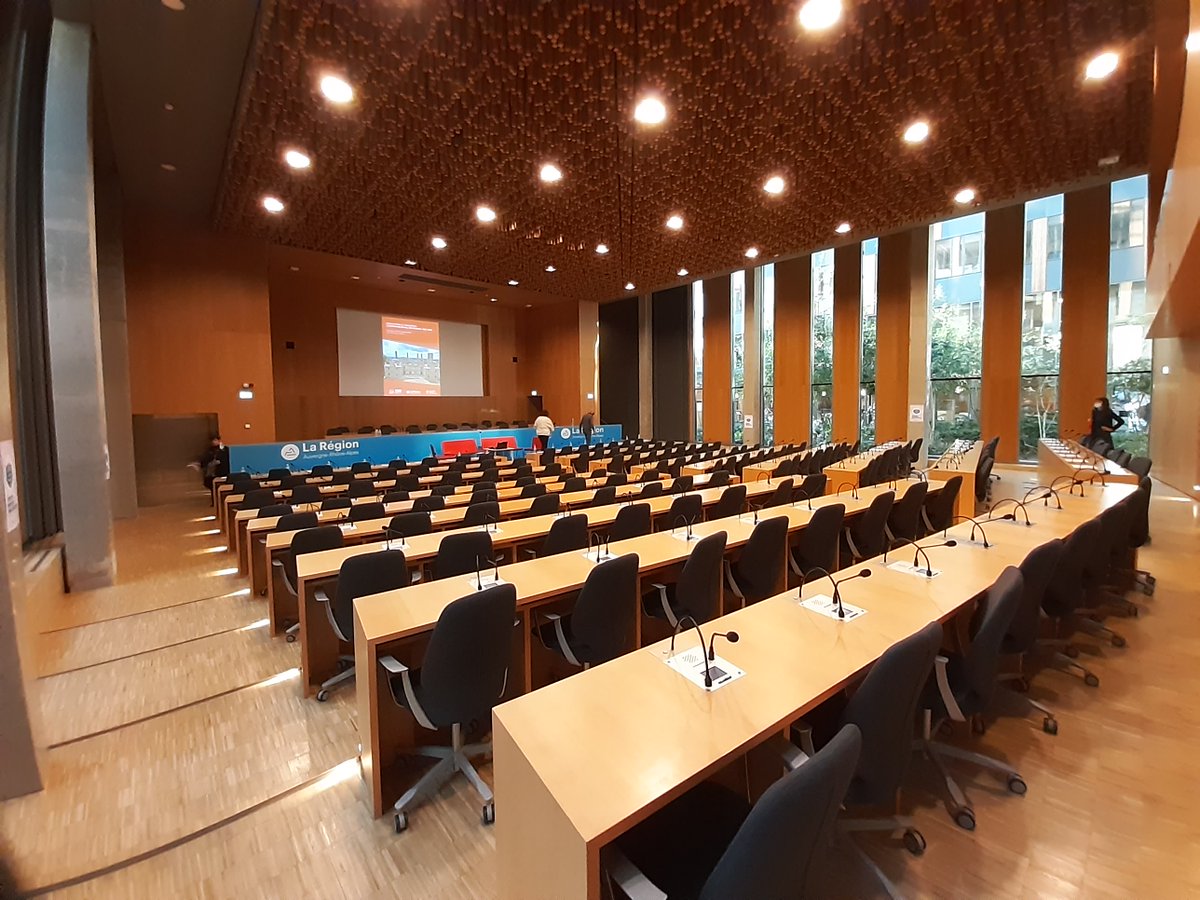 domainerandan's tweet photo. D DAY ! Tout est prêt à l'Hôtel de la Région @auvergnerhalpes de #ClermontFerrand pr le colloque du bicentenaire du @domainerandan, dernière villégiature de la famille royale &amp; princière des Orléans durant 1 siècle au coeur de l'#Auvergne.
Programme : https://t.co/nhtnbuOMgd https://t.co/VyRmSMLYk4