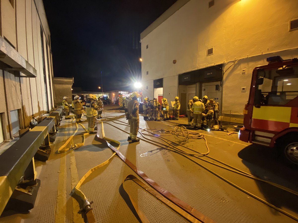 Exercise with our oncall colleagues from <a href="/ECFRS/">Essex Fire Service</a> and <a href="/HFRS/">Herts Fire & Rescue</a> sharing local risk information, forming solid partnerships. Thanks to @HFRS_Gibbons and <a href="/Jamtay1163/">James Taylor</a> for your help and thanks to Harvey Shopping Centre for their premise to be used.