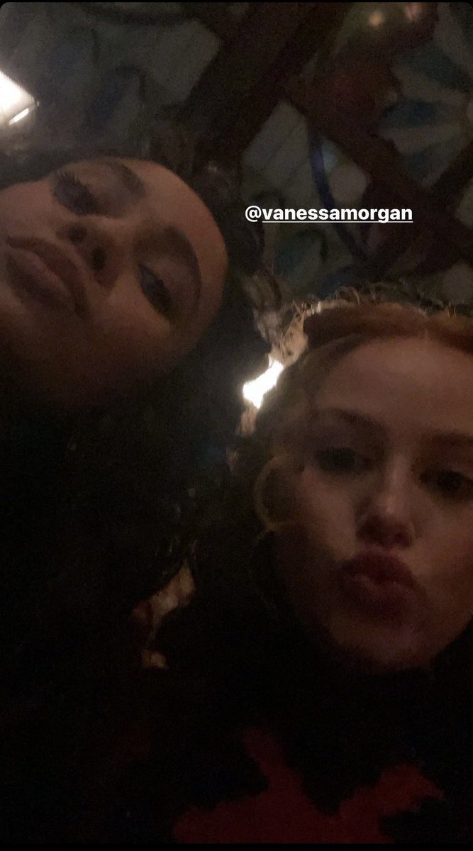 beloved_madnesa's tweet photo. finally they took a picture together been waiting for this day!!#madnessa #vanessamorgan #madelaine #choni #viral #tonitopaz #cheyrlblossom @madelainepetsch @VanessaMorgan https://t.co/MJgNt3A8a9