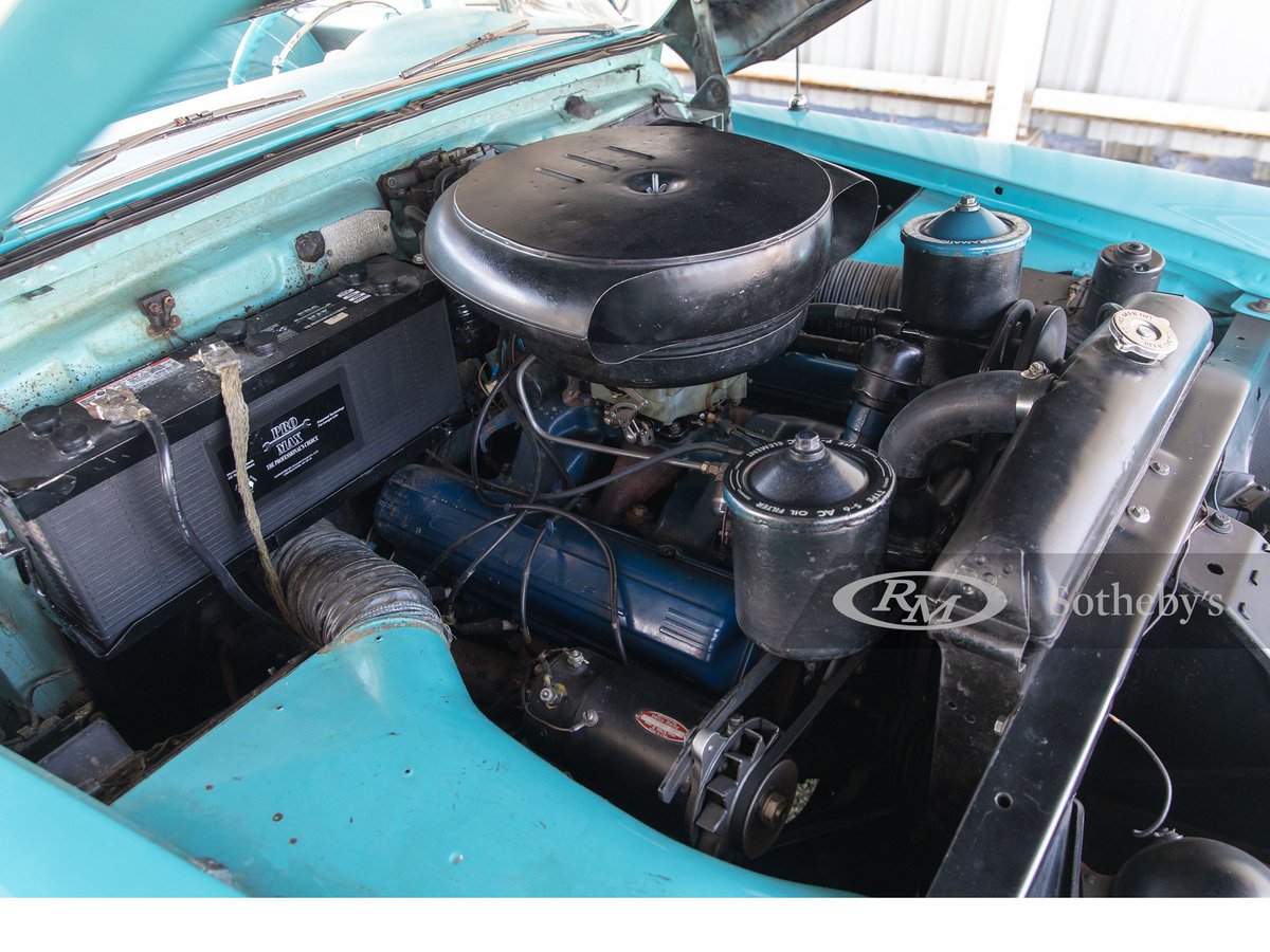 UltimativCars's tweet image. #AuburnFall2021

Before the #Cadillac #Eldorado became a stand-alone model, there was the 1953 #SixtyTwo Eldorado #Special, made in 532 units.

This unit in #Azure #Blue w/ #White #Orlon #convertible soft-top was est. at US$70-80k (60.4-69k €) to be SOLD at US$106.7k (92.2k €).