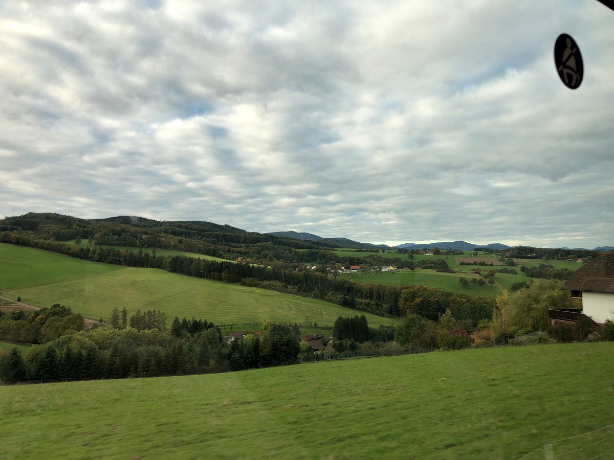 AEcolabel's tweet photo. So geht #GrüneGeschäftsreise:
Mit @unsereOEBB und Bus durch den wunderschönen #Wienerwald ins #Umweltzeichen- Seminar-
und Eventhotel #Krainerhütte
#Helenental
#Baden
#austria
#GreenLocation
#GreenMeetings https://t.co/KapUNpMF6Y