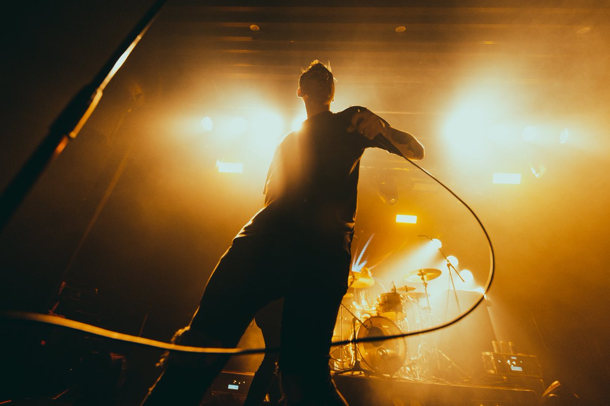 _LordMedia's tweet photo. How it started       ||       How it's going

Shot of real friends was my first international artist, shot of Bad/Love was my last gig https://t.co/LRelMLeSkO