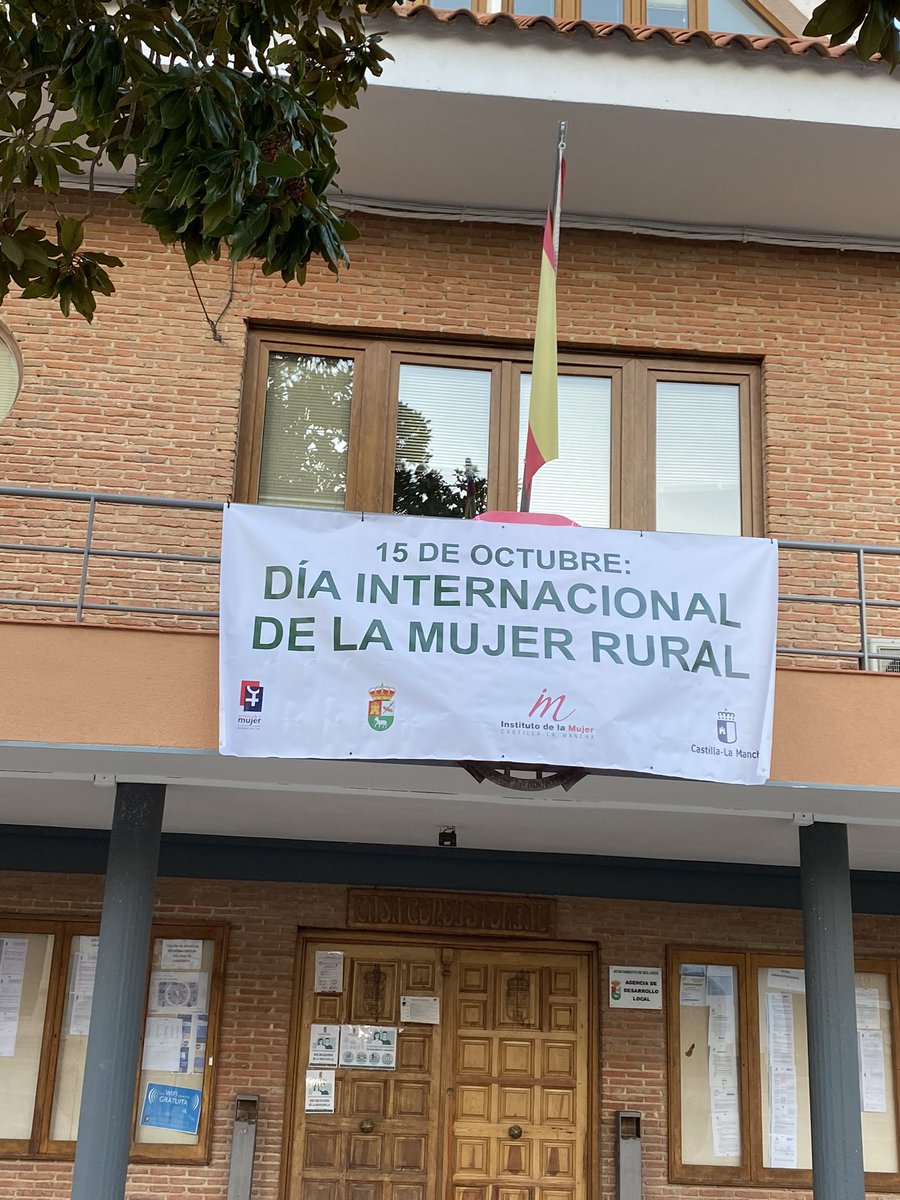 M_A_Valverde's tweet photo. 👉🏻¡Feliz día internacional de la mujer rural!
👉🏻Sin vosotras, con vuestra implicación en el emprendimiento y en la toma de decisiones, y asumido eso por todos, no será posible el mantenimiento de las poblaciones en los núcleos rurales. 
¡Gracias por vuestra lucha! @PPCiudadReal1 https://t.co/BNAf8R9jaw