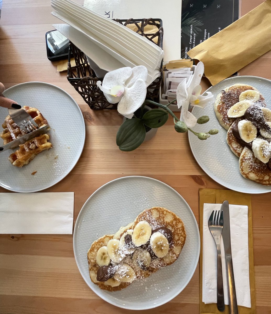 callm3mel's tweet photo. 🥞💞✨eating pancake is part of my personality https://t.co/vmu8CUSBZq